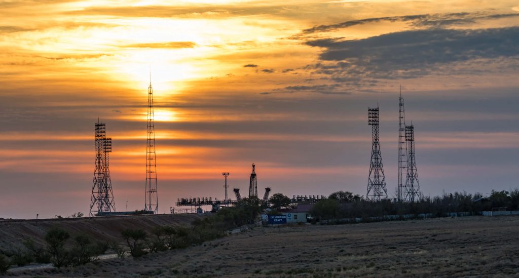 Kosmodrom bajkonur przy zachodzie słońca
